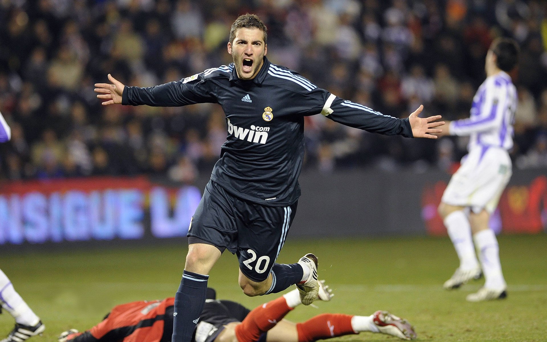 切尔西通过快速反击创造连续进球机会，切尔西谁进的球